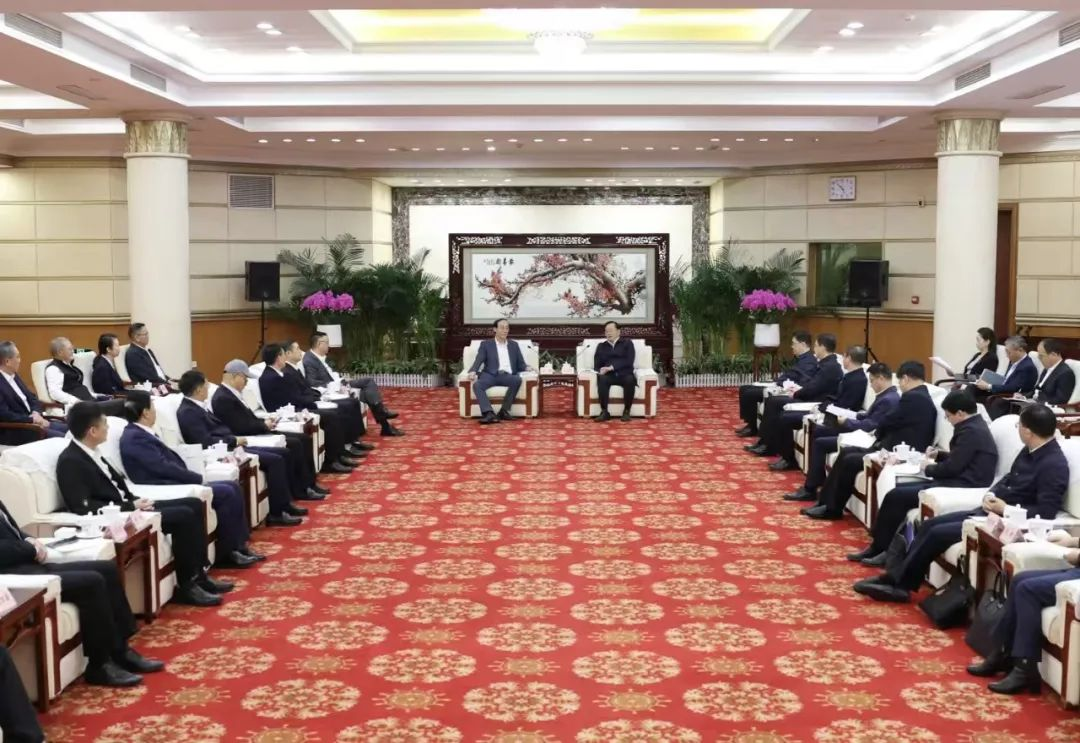 凯发天生赢家一触即发首页集团董事长李军受邀出席华中科技大学第十六届企业家论坛，并发表演讲