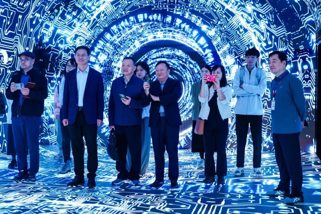 2024120602 国家广电总局发展研究中心一行赴凯发天生赢家一触即发首页励丰文化调研指导